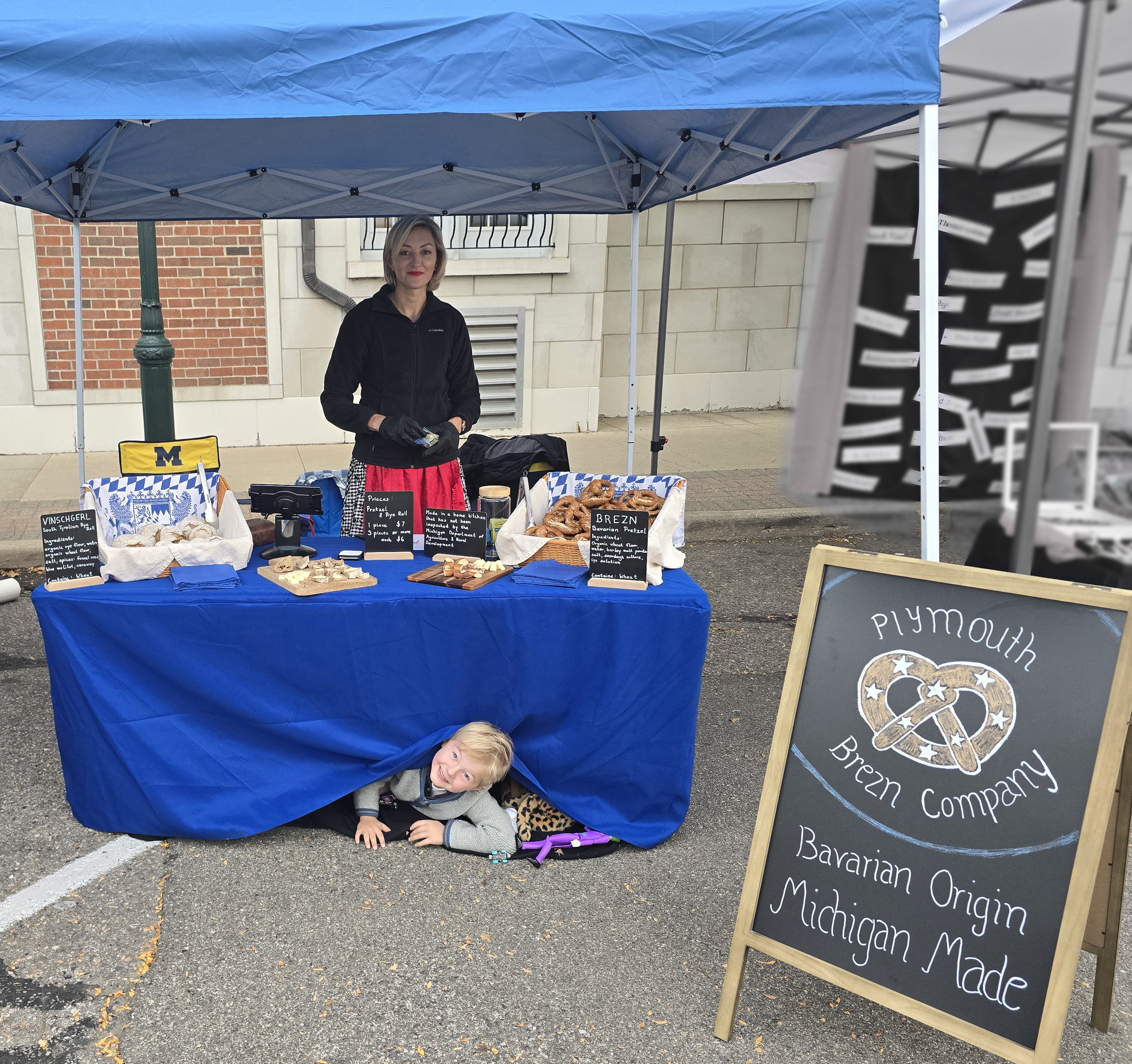 Tanja at the market stand, with Franz under the table
